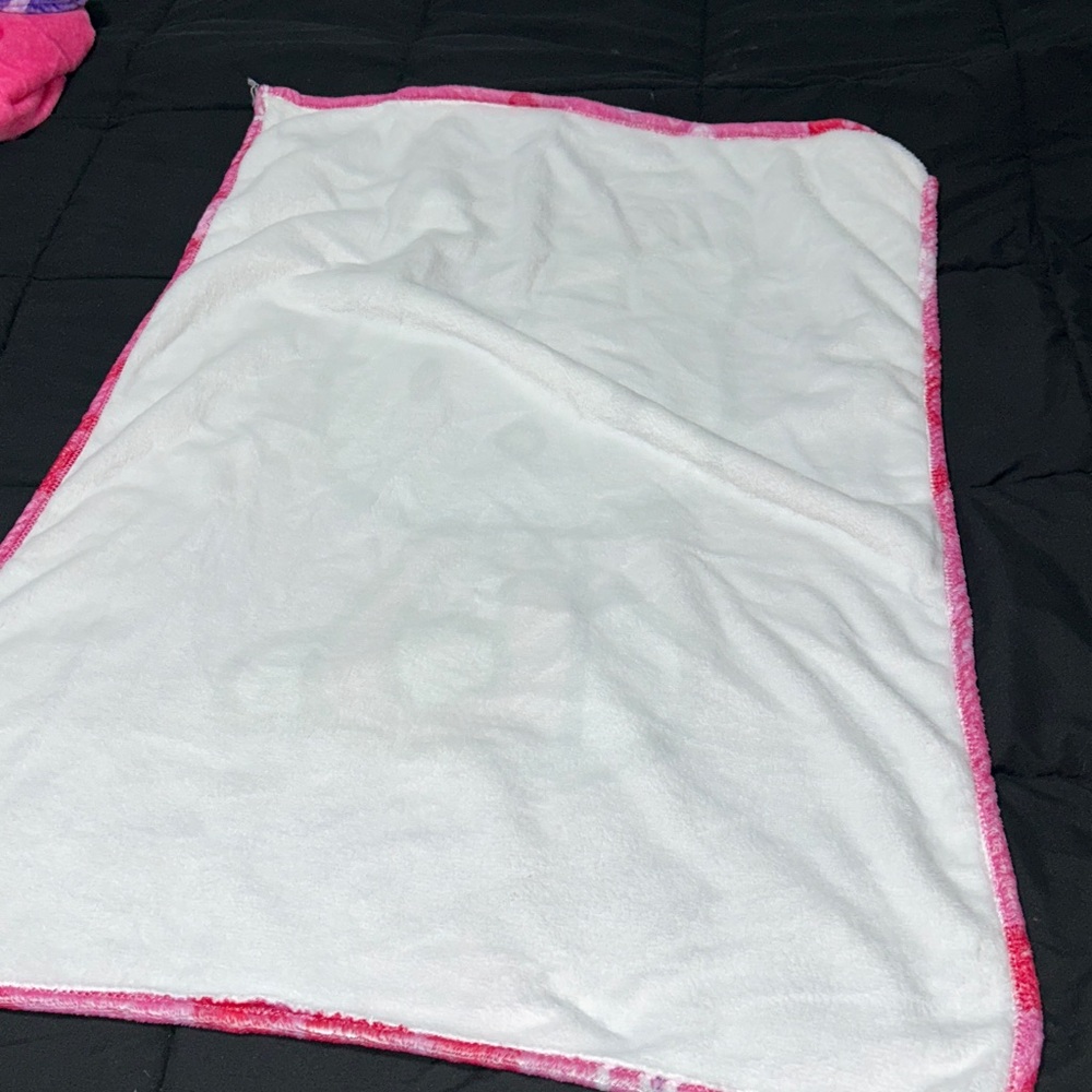 Hello Kitty Pink Blanket - Picture 5 of 8